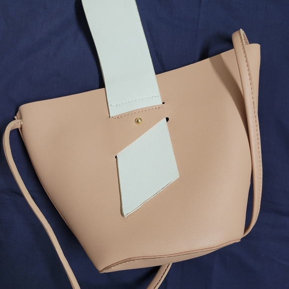 Miniso Sling Basket Bag - Picture 4 of 7